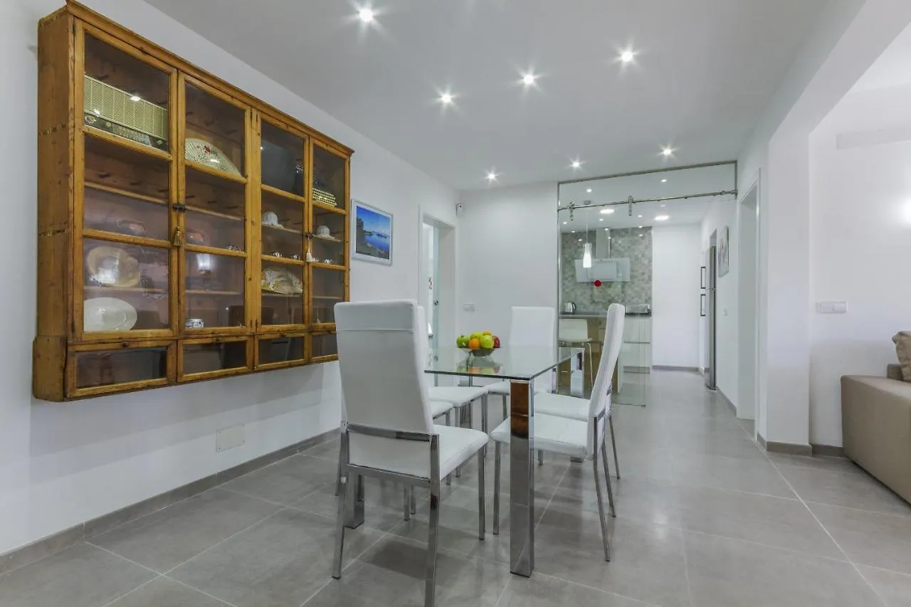Apartment Assimetric - Only 100M To Beach Alcudia